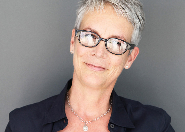 Famosas com cabelos brancos Jamie Lee Curtis It Mãe