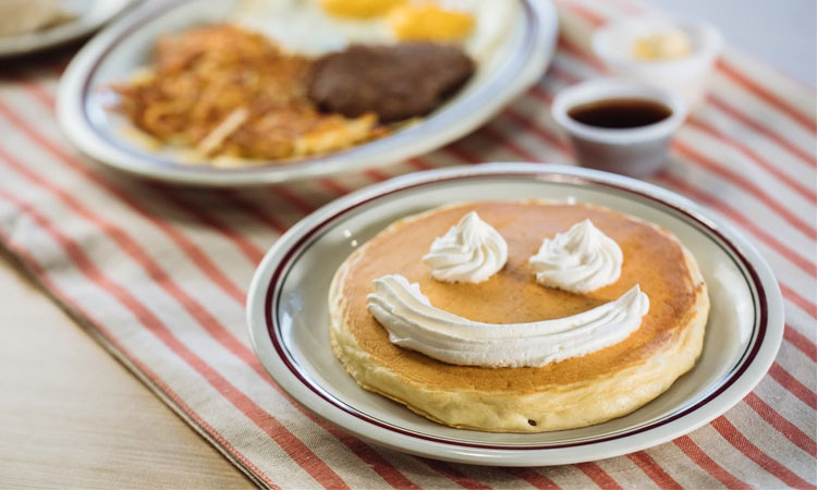 Panqueca com chantilly Ideias de café da manhã It Mãe