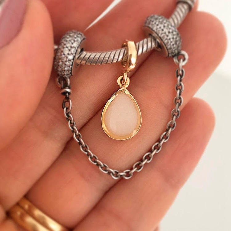 Presente afetivo Joia de Leite - pingente gota - It Mãe