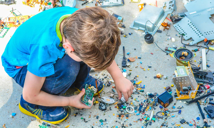 Como reciclar brinquedo e praticar inglês - It Mãe