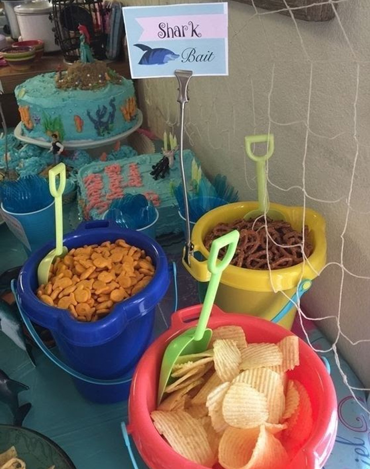 Petiscos no baldinho de areia - Rica Festa It Mãe
