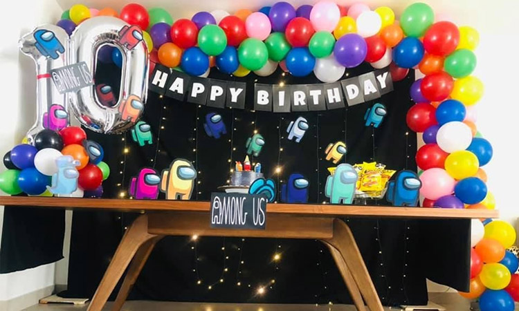 It Mãe - Rica Festa - Mesa decorada com balões