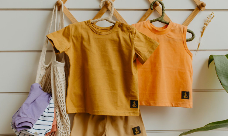 Roupas infantis básicas: camisetas lisas - It Mãe